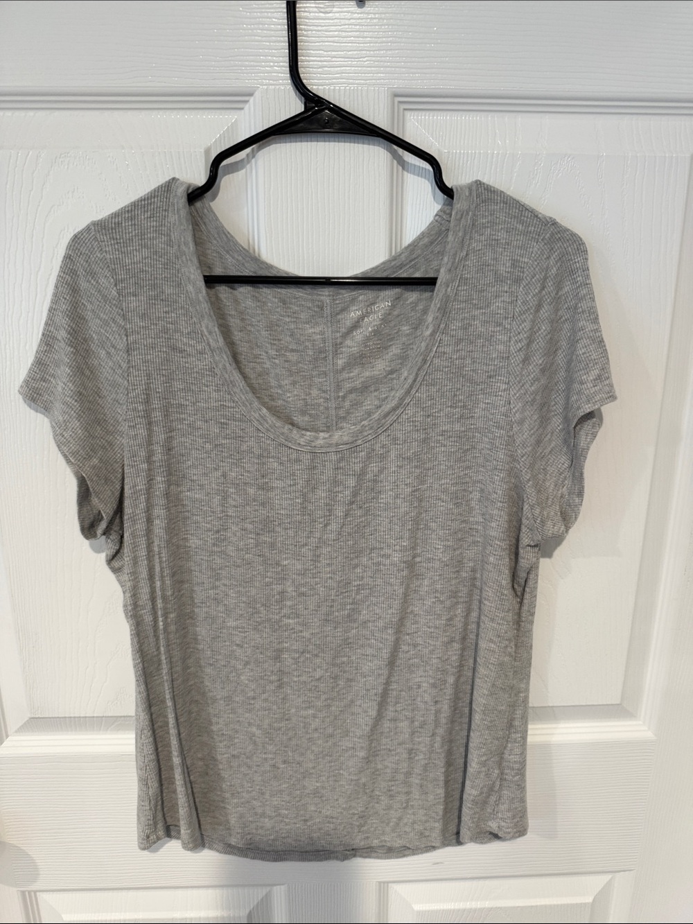 American Eagle Outfitters Light Gray Scoop Neck Short Sleeve Tee